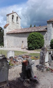 Chapelle Saint-Mayme : En revanche, l'ancienne paroisse de Saint-Mayme (avait pour patron Saint Maxime) qui partageait autrefois celle de POMPORT en deux, a toujours son église, détruite plusieurs fois mais qui a conservé son abside du XIème classée à l’inventaire supplémentaire des Monuments Historiques avec son clocher mur.